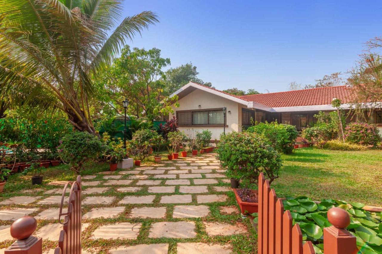 Stayvista's Casa Palmera: Pet-Friendly Villa with Pool and Games Alibag Exterior photo