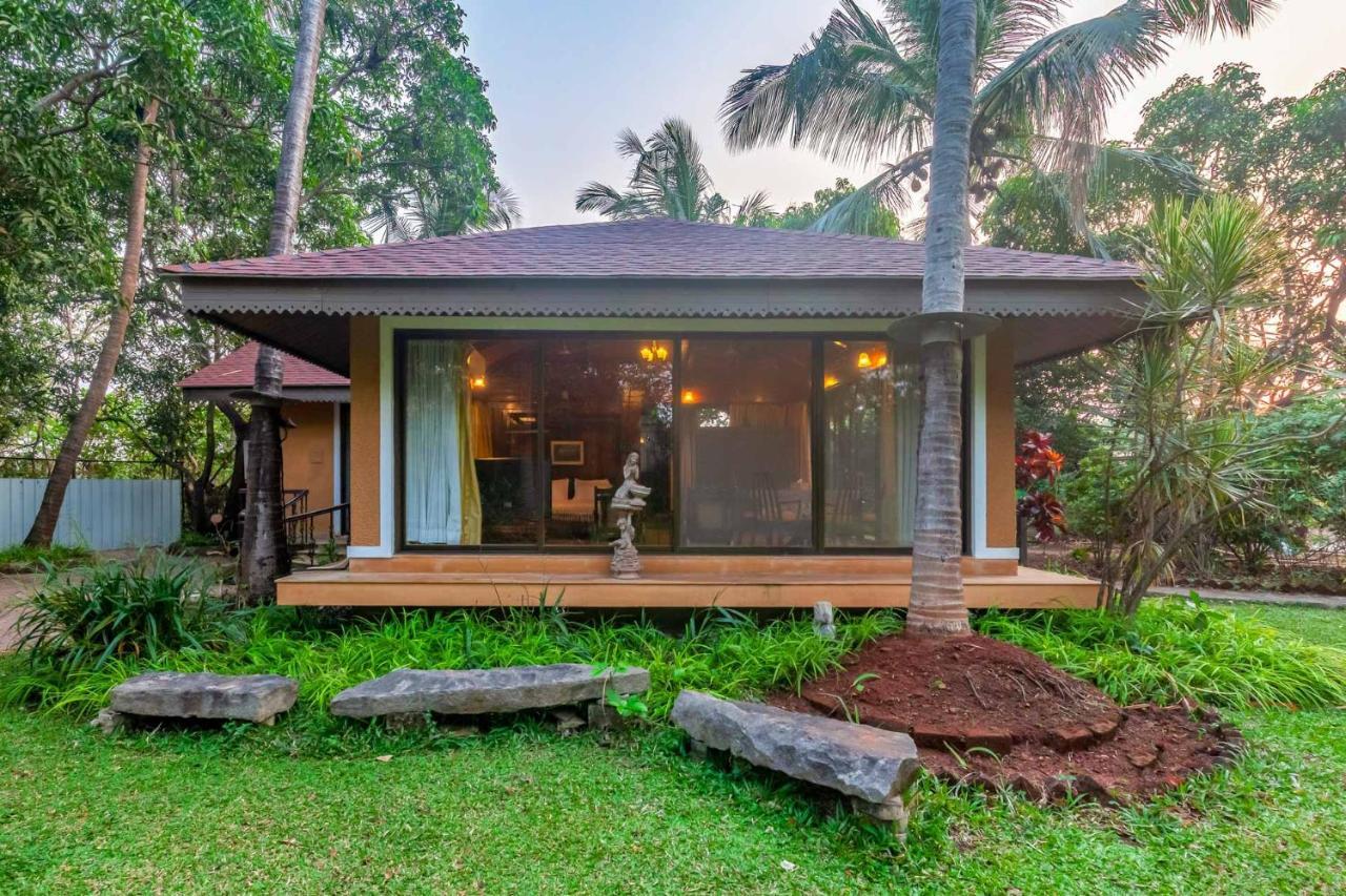 Stayvista's Casa Palmera: Pet-Friendly Villa with Pool and Games Alibag Exterior photo